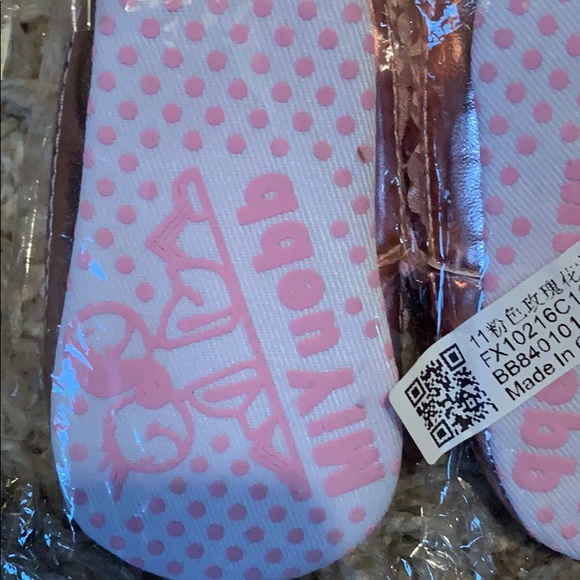 Shoes - Picture 6 of 7